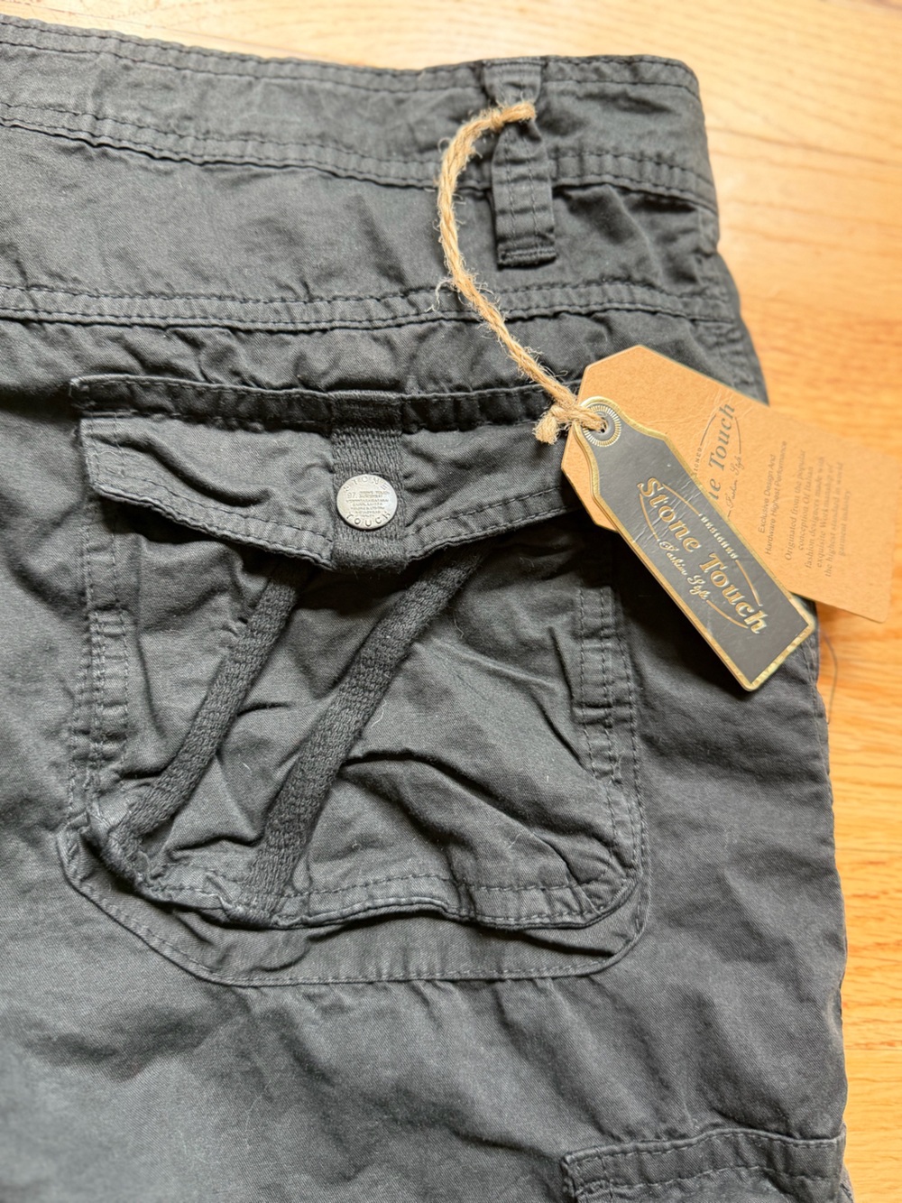 Stone Touch Men's Black Cargo Shorts - Casual Utility Style - Picture 10 of 10